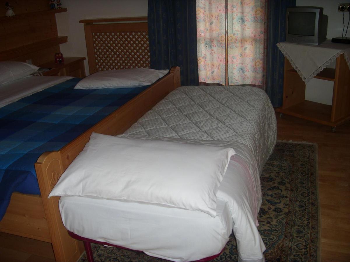 Albergo Garni' Laura Baselga di Pine Exterior photo