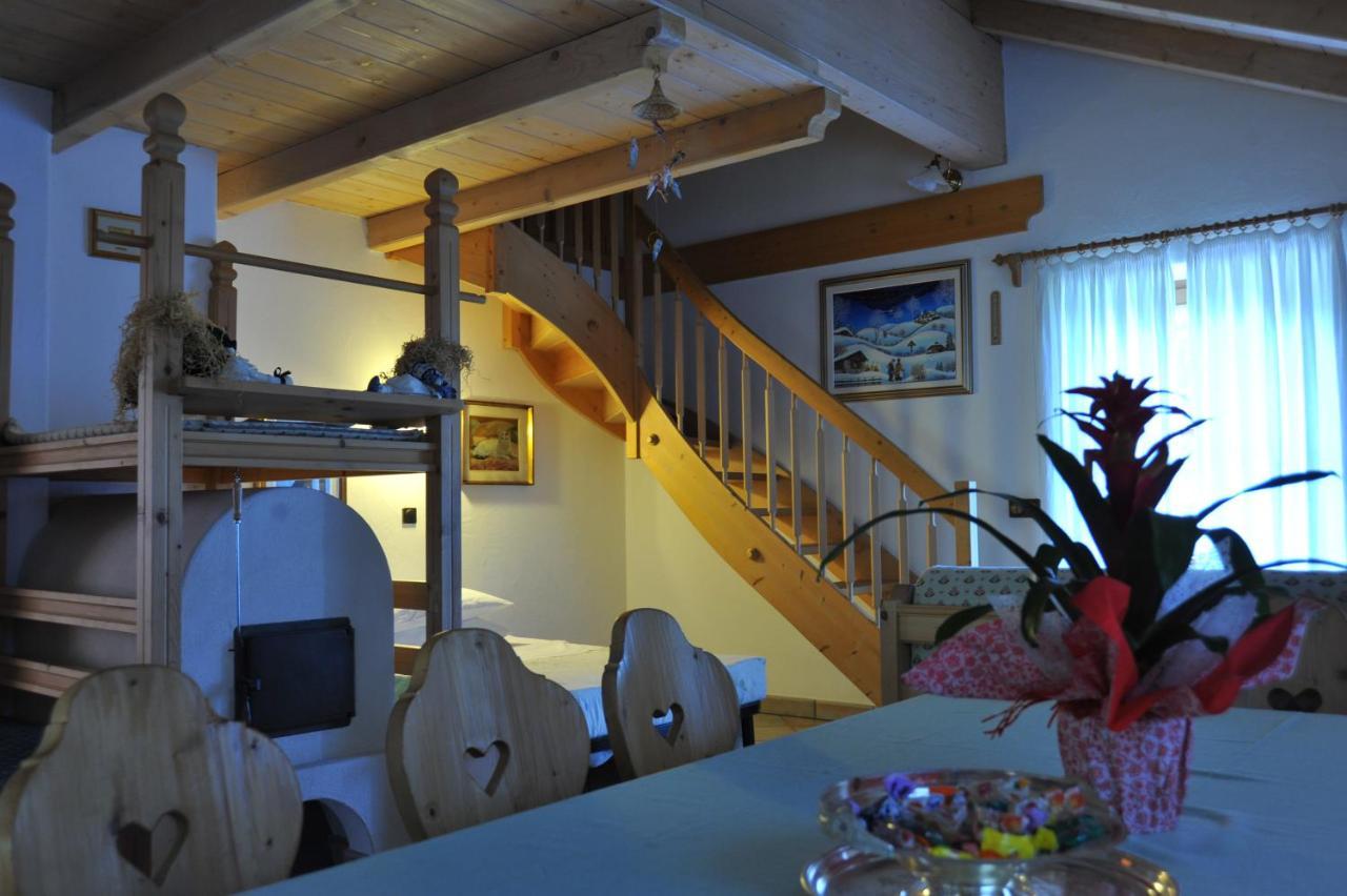 Albergo Garni' Laura Baselga di Pine Exterior photo