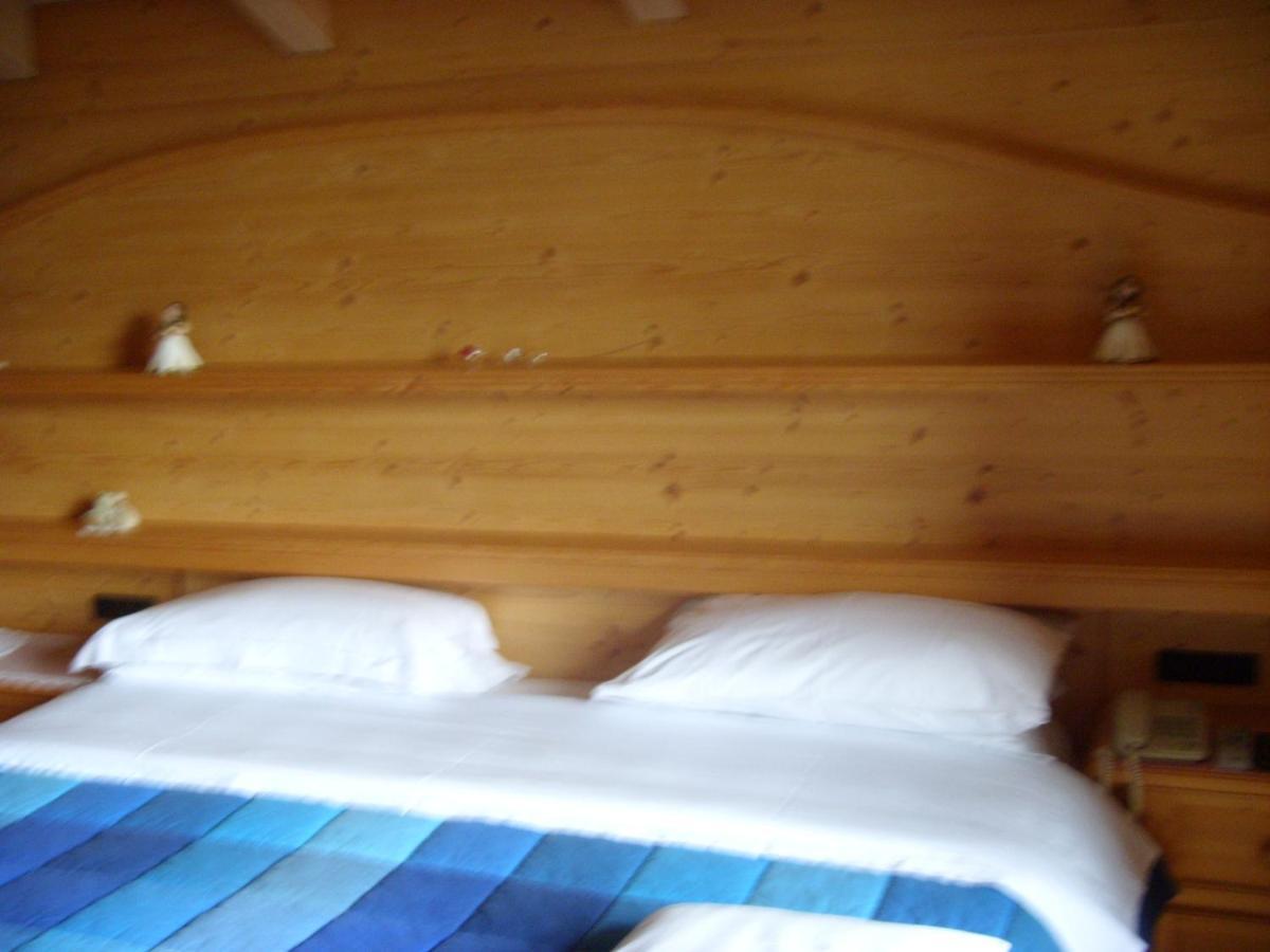 Albergo Garni' Laura Baselga di Pine Exterior photo