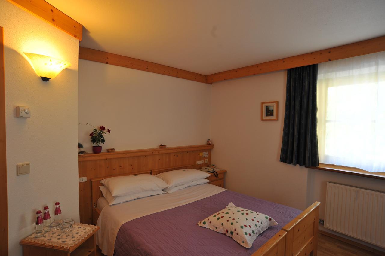Albergo Garni' Laura Baselga di Pine Exterior photo
