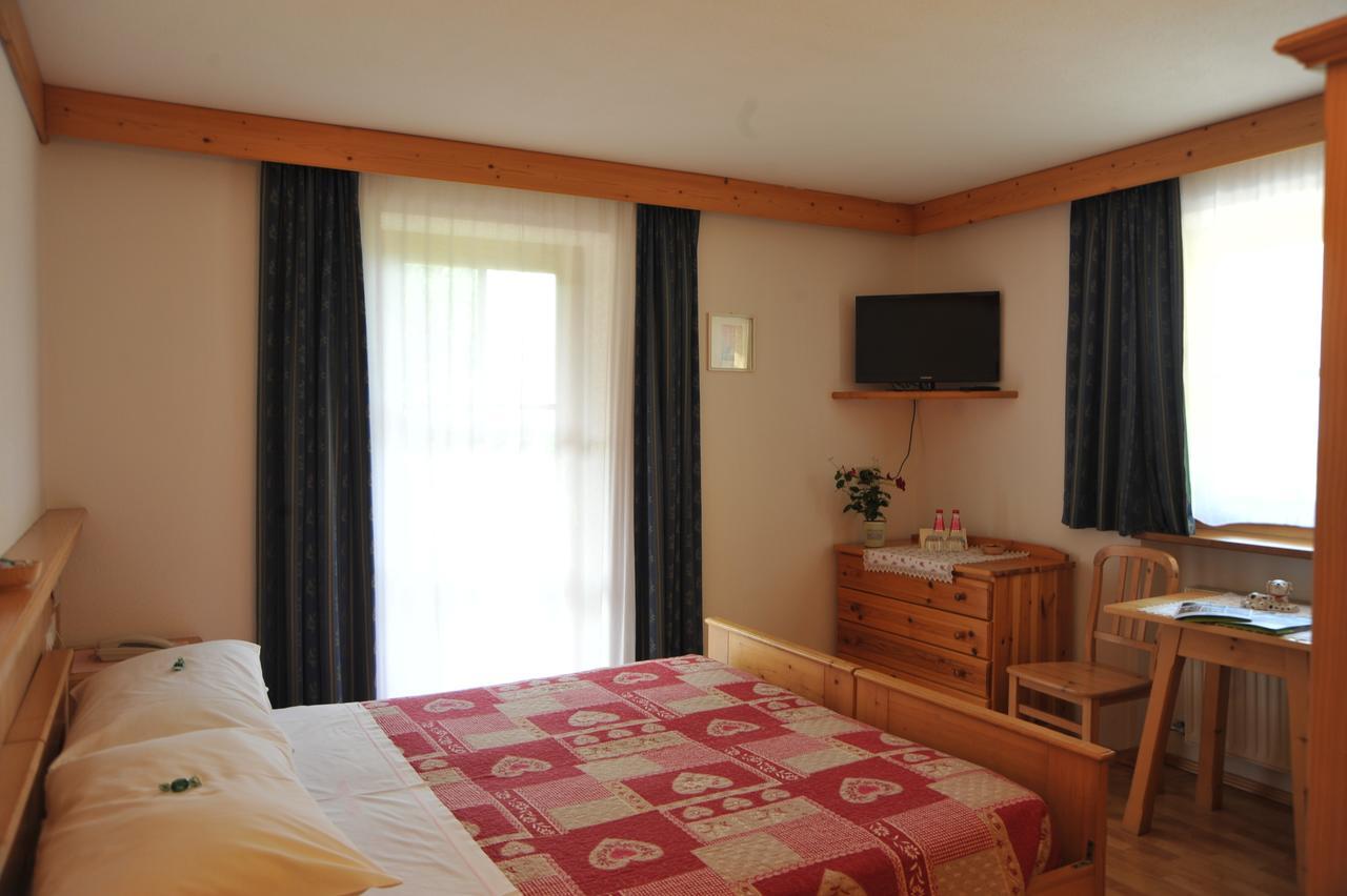 Albergo Garni' Laura Baselga di Pine Exterior photo