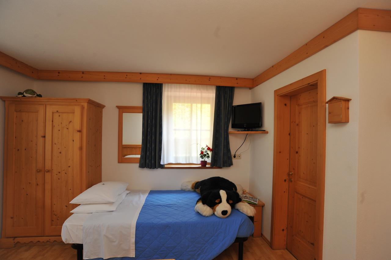 Albergo Garni' Laura Baselga di Pine Exterior photo