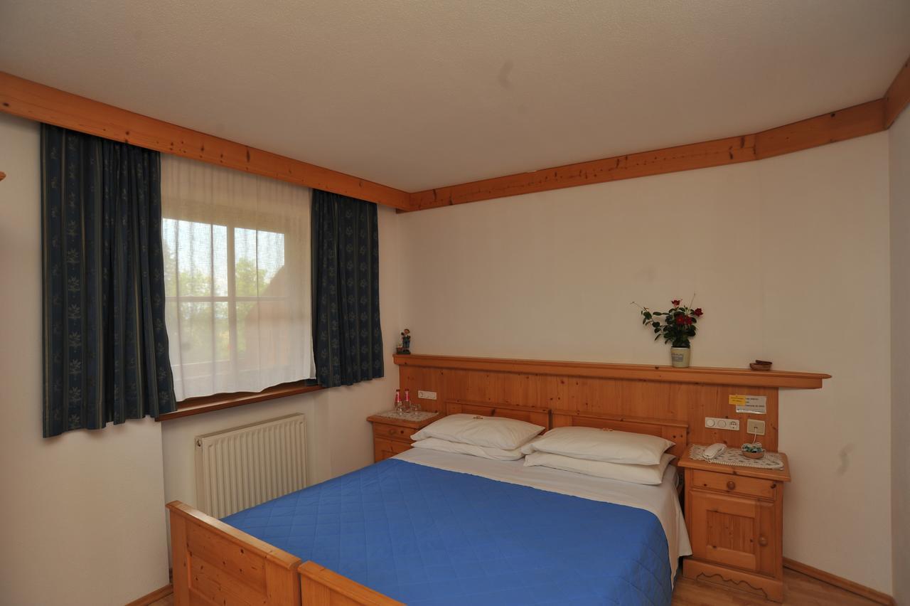 Albergo Garni' Laura Baselga di Pine Exterior photo