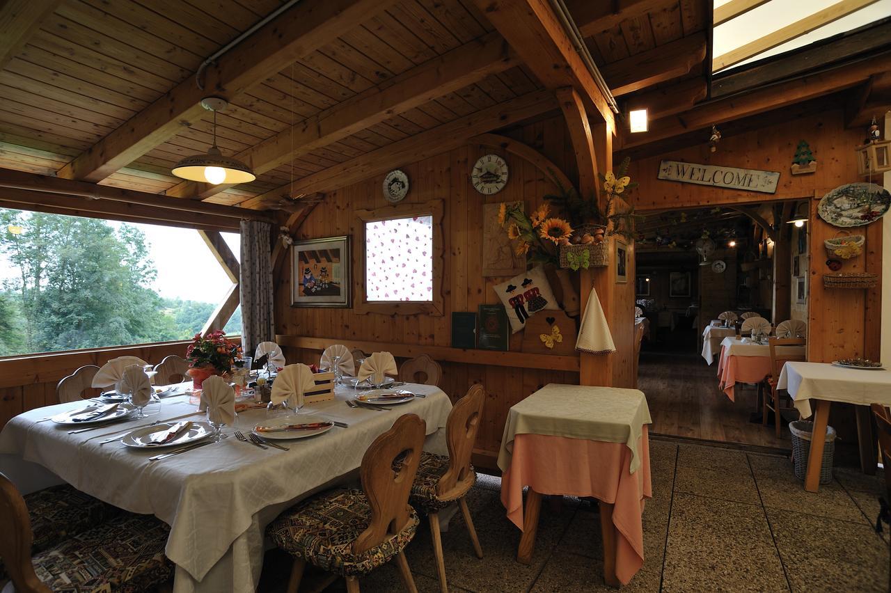Albergo Garni' Laura Baselga di Pine Exterior photo