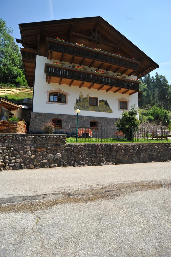 Albergo Garni' Laura Baselga di Pine Exterior photo